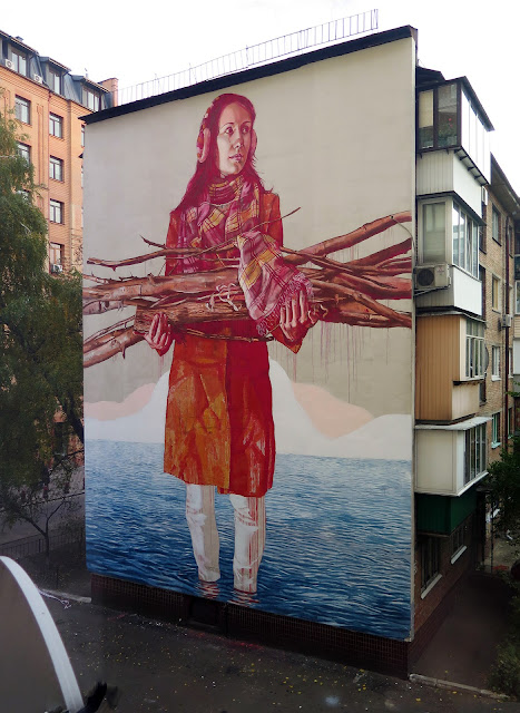 Eastern Europe is once again welcoming Fintan Magee which just finished gracing the streets of Kiev in Ukraine with a brand new mural.