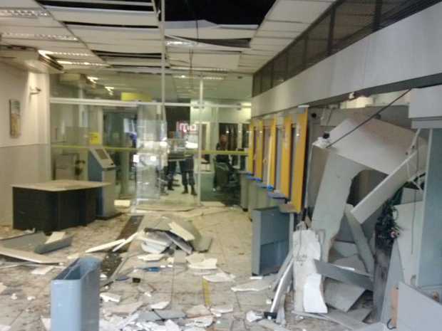 Banco do Brasil de Camocim de São Félix teve caixa eletrônico explodido por bandidos