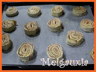  Rollitos de hojaldre de jamón y queso 
