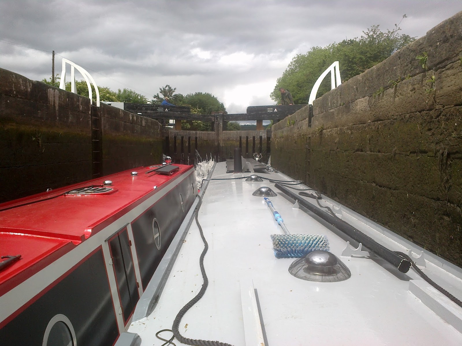 Narrowboat Ellis Wakefield to Skipton...Apperley Bridge Silsden (Bingley 5 rise staircase)