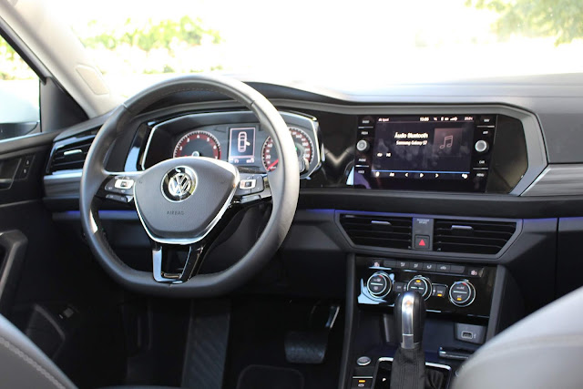 VW Jetta Comfortline 2020 x Toyota Corollla