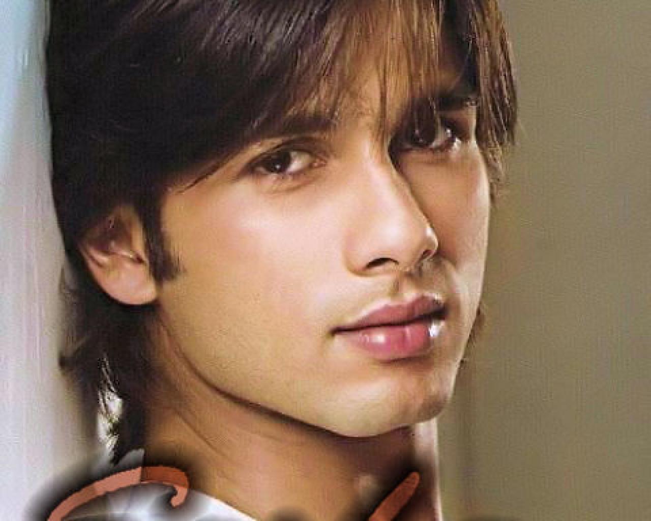 Bollywood Handsome Actor Shahid Kapoor Pictures September 2011