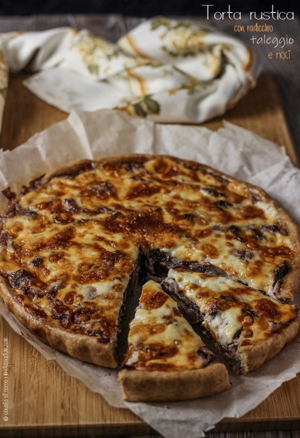 Torta rustica con radicchio, taleggio e noci