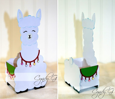 Treat box for parties in the shape of a Llama