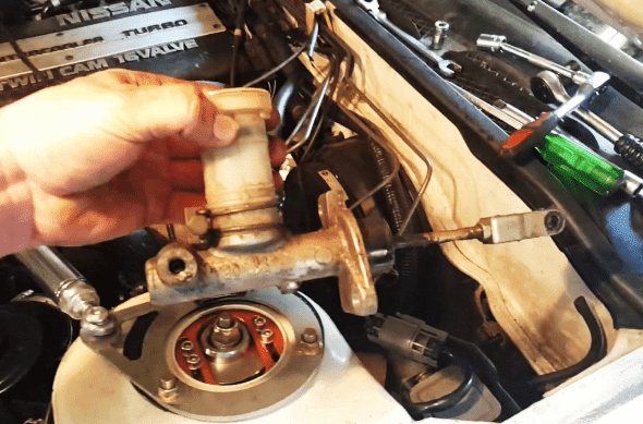 Symptoms of a bad master clutch cylinder