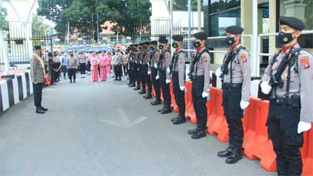 Irjen Pol Teddy Minahasa Putra Disambut Jajar Hormat