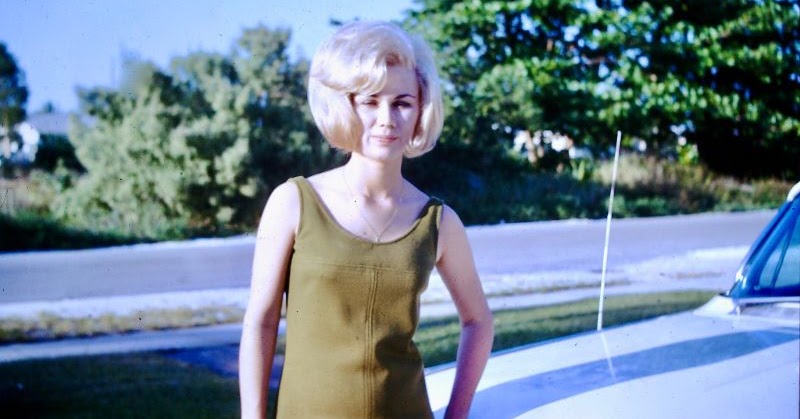 30 Cool Photos Of Blonde Bouffant Hair Ladies In The 1960s ~ Vintage Everyday