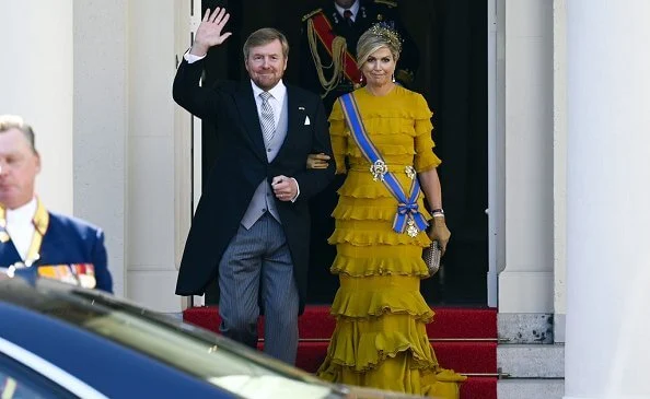 Queen Maxima wore a yellow dress from Claes Iversen Haute Couture SS17 collection. Bottega Veneta intrec knot clutch