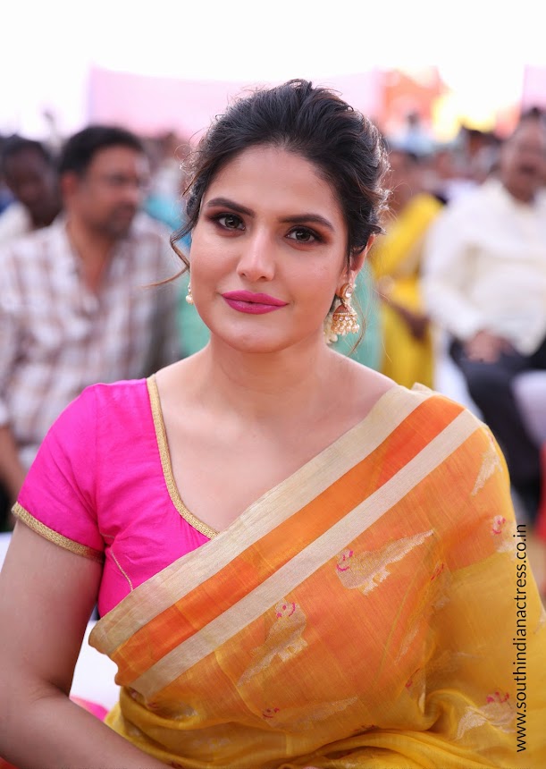 Zarine Khan at Suchirindia's Aryavartha Nagari Project Launch