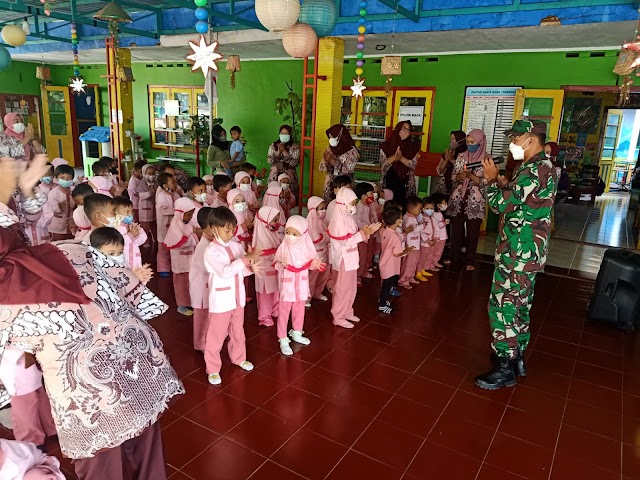 Tumbuhkan Cinta Tanah Air, Staf Ter Kodim 0716/Demak Kenalkan Profesi TNI Kepada Anak-anak TK Negeri Pembina Kabupaten Demak