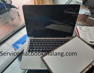 Ganti Screen LCD LED MacBook Air Pro Retina di Malang - Service Mac di Kota Malang