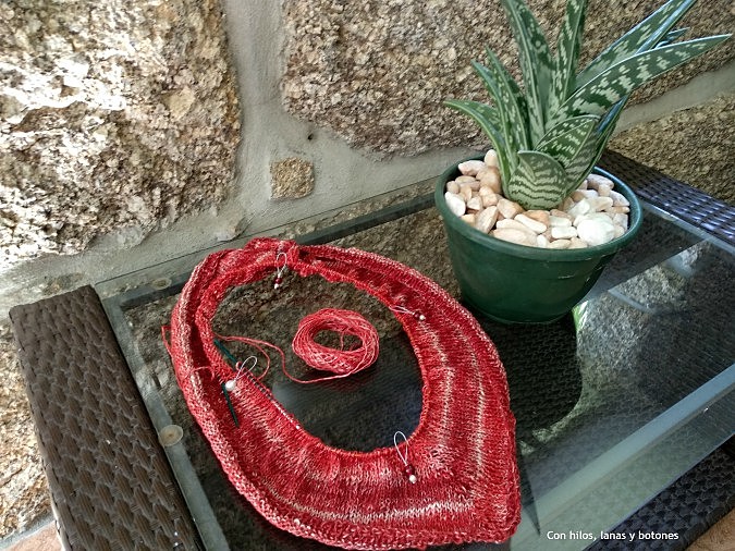 Con hilos, lanas y botones: Top evasé Oceanía