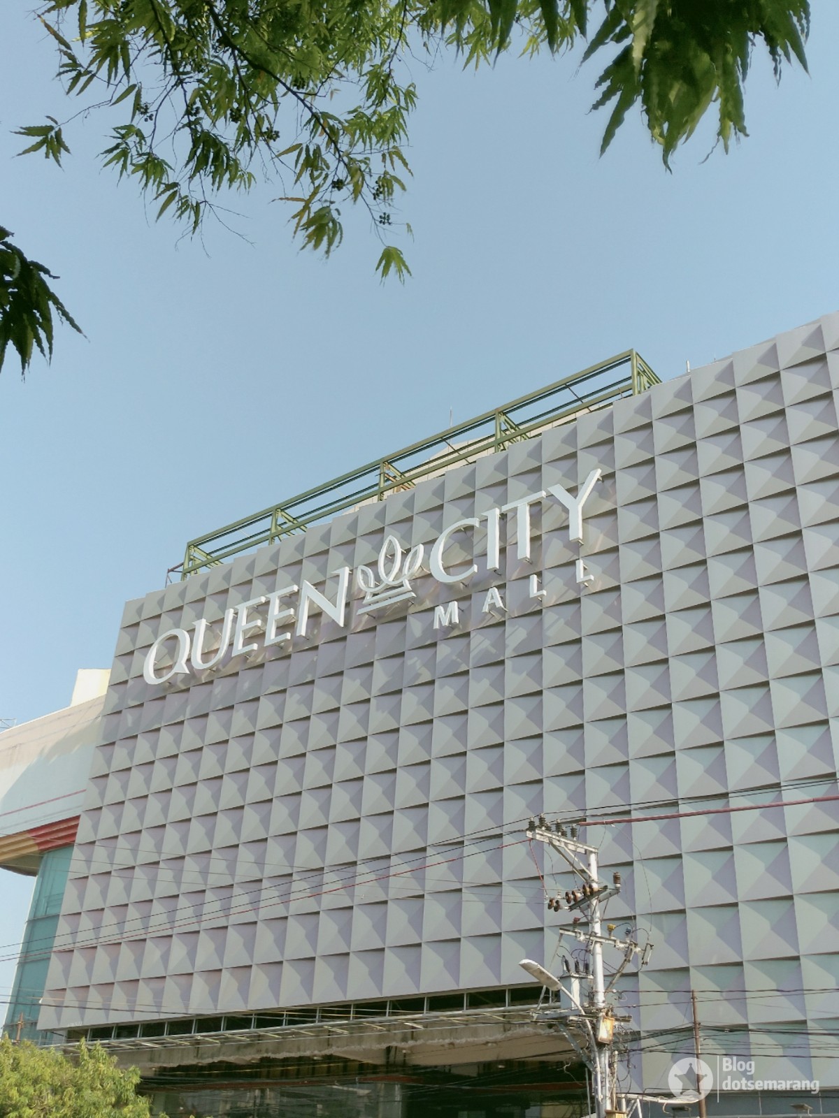 Foto Queen City Mall Semarang