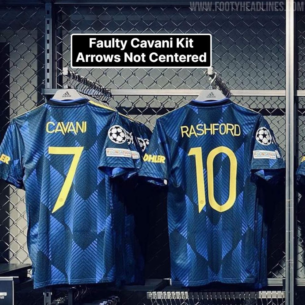 Faulty / Prototype? Arrows On Manchester United 21-22 Third Kit Point