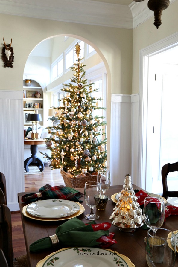 Savvy Southern Style Christmas Breakfast Room Table