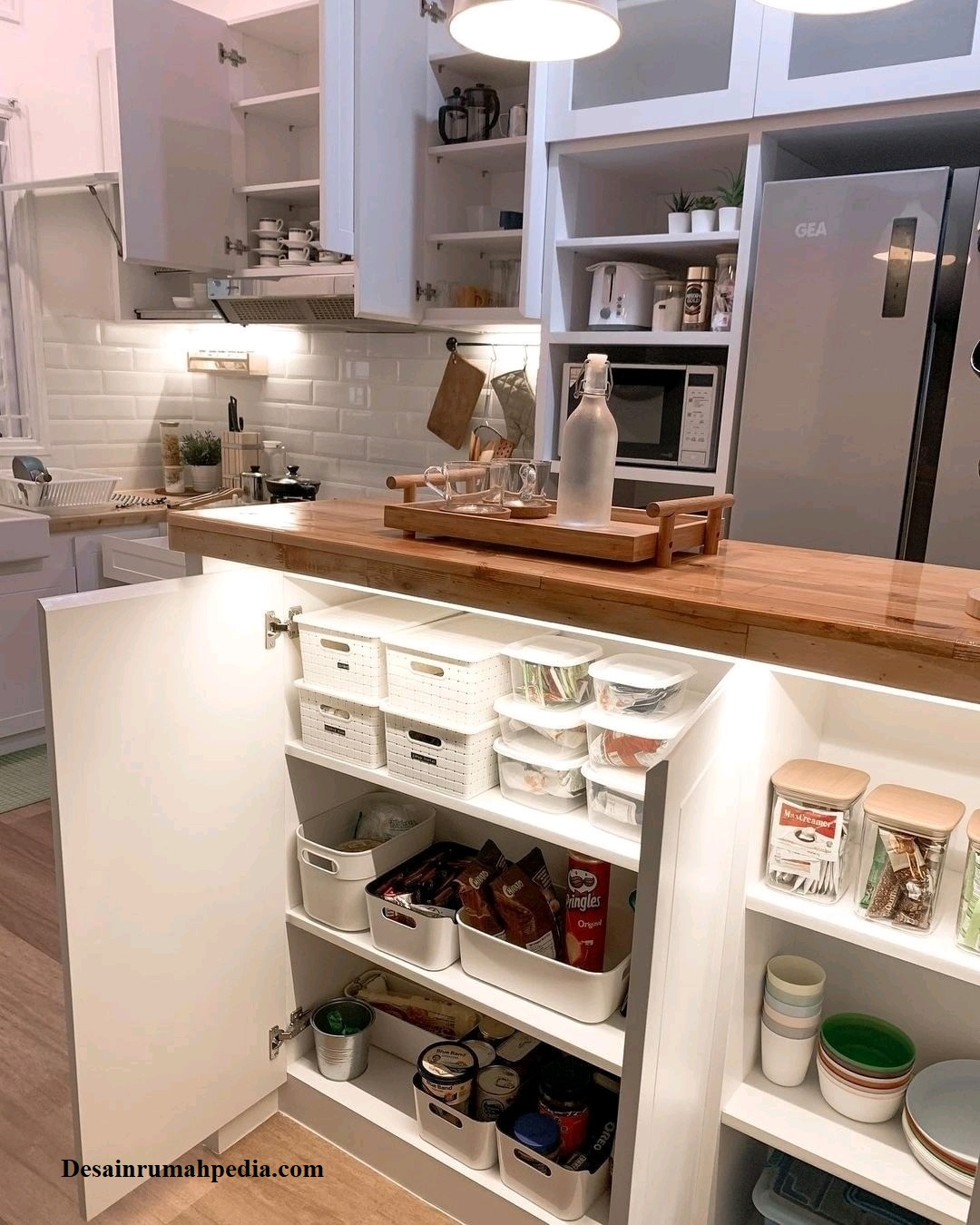6 Inspirasi Menata Desain Pantry Minimalis Agar Terlihat Lebih Rapi dan