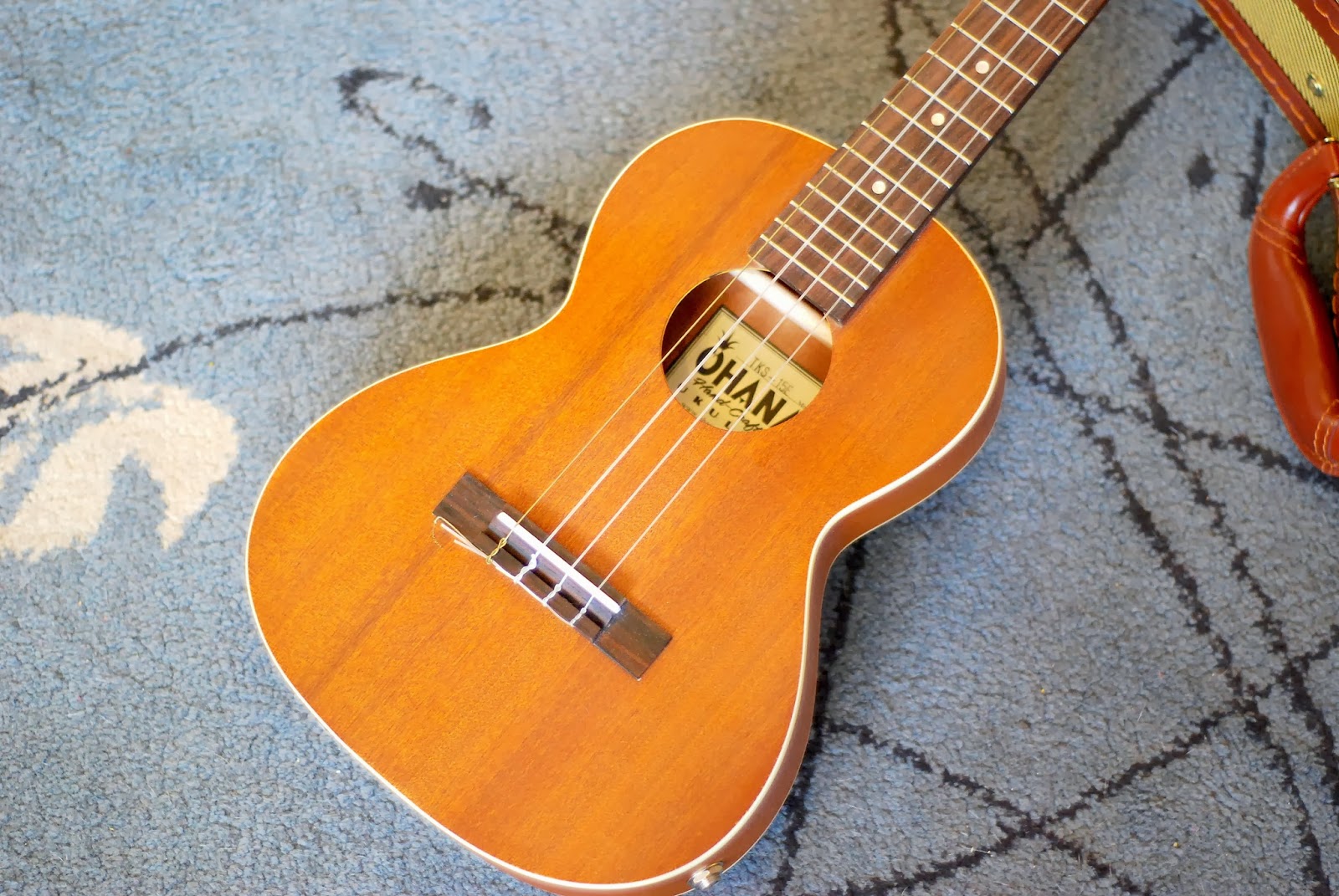 Ohana TKS15E 'thinline' Electro Tenor Ukulele REVIEW