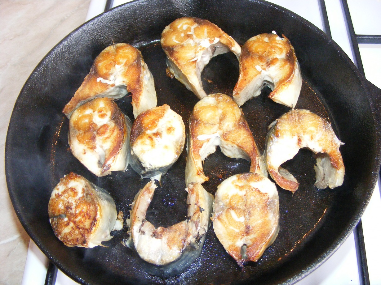 Жареная рыба кусками на праздничный стол