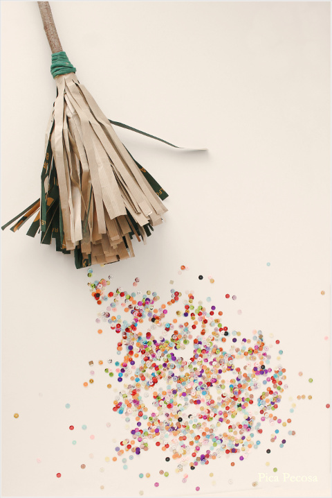 como-hacer-escoba-diy-bolsa-papel-reciclada-resultado-final