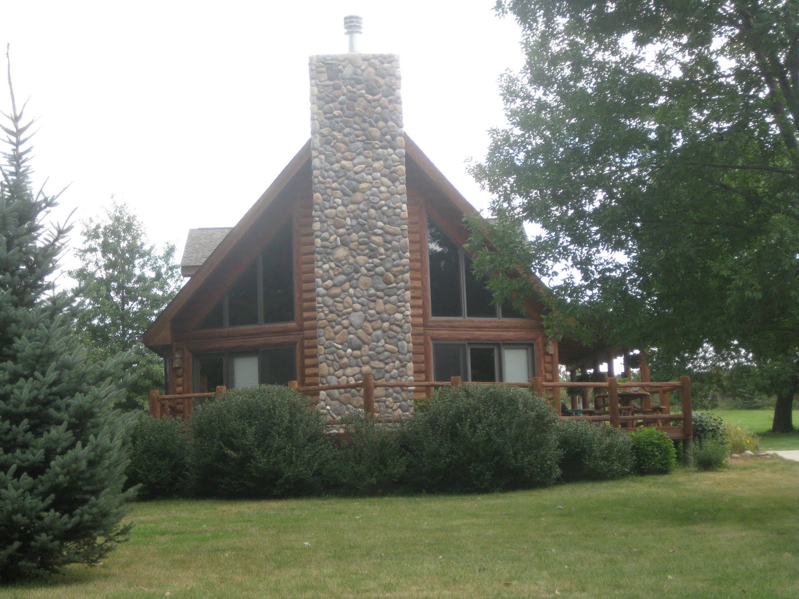 So Okoboji! THERE MUST BE CABINS, TOO?