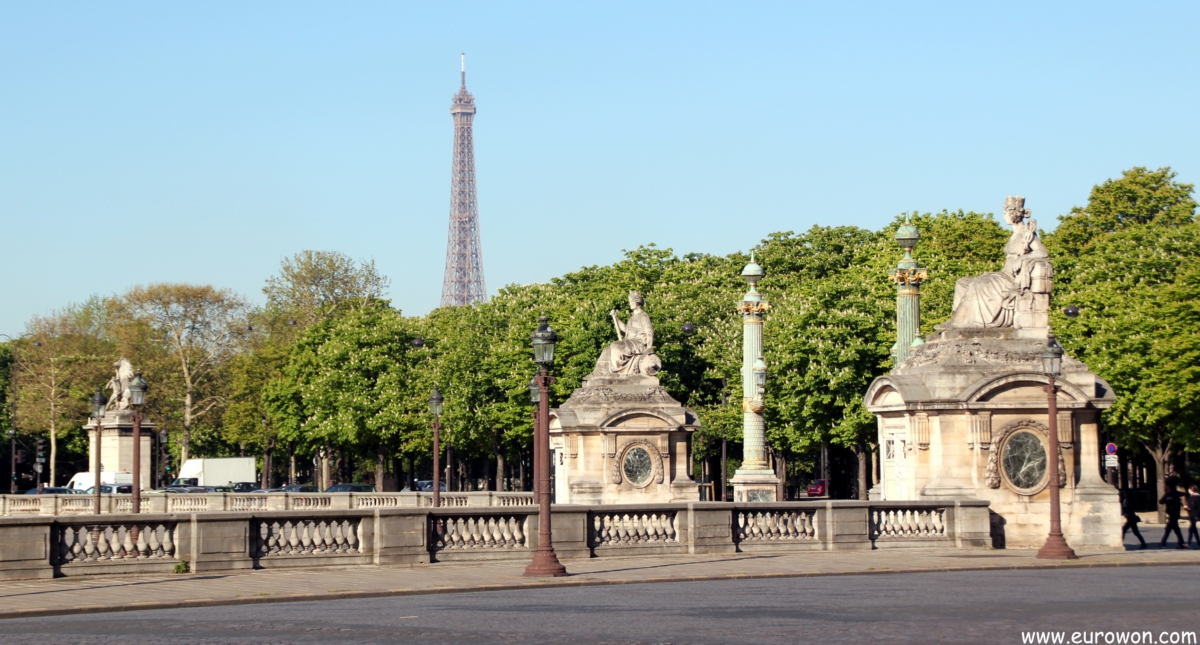 Torre Eiffel vista desde la Plaza de la Concordia