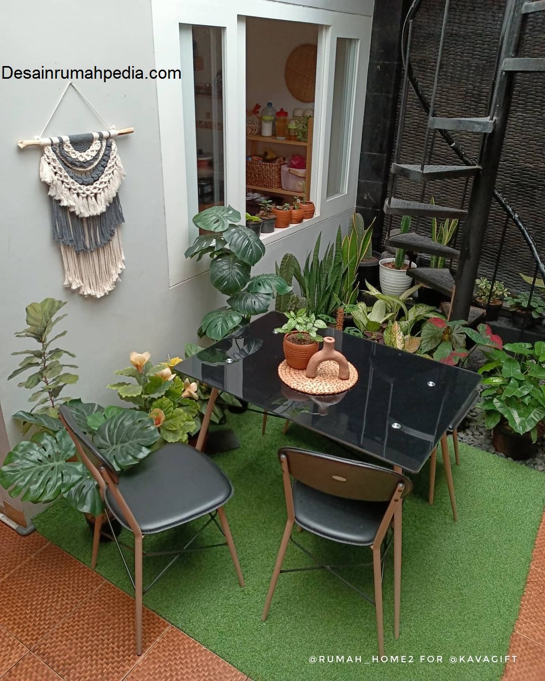 Terbaru, 7 Ide Inspiratif Desain Taman Kering di Bawah Tangga - homesdesign