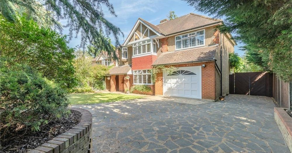 UK Estate Agent 4 bedroom Detached House for sale Langley Park Road