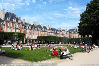 Place des Vosges Paris