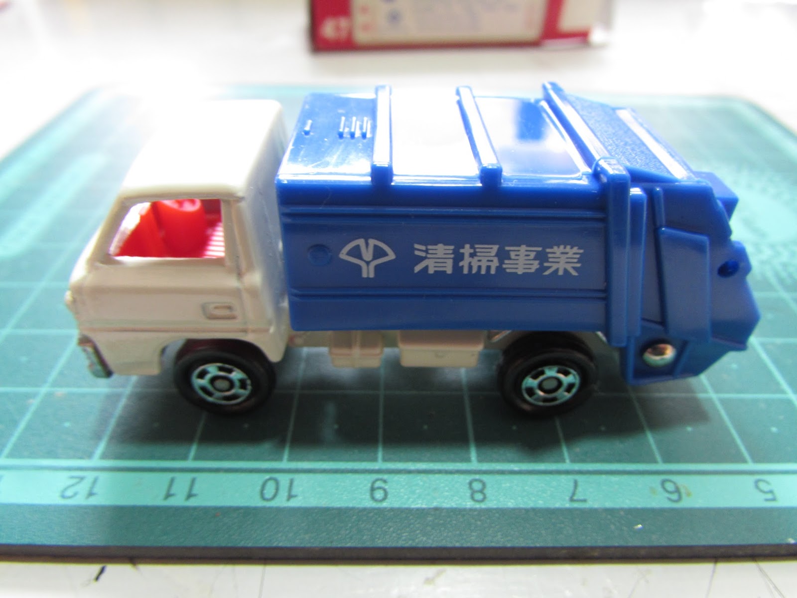 tomica garbage truck