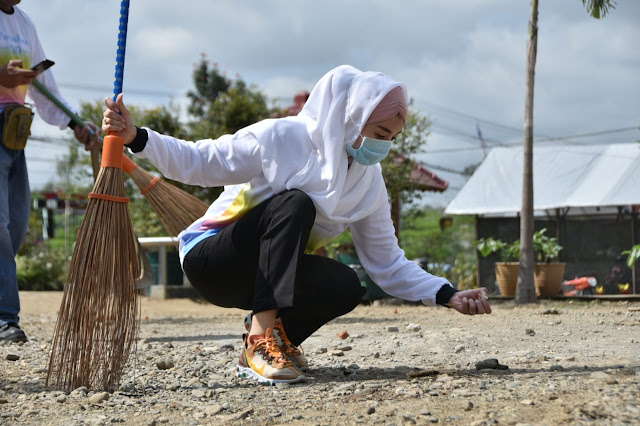 Kepedulian Novita Hardini Jumput Sampah Plastik hingga Puntung Rokok