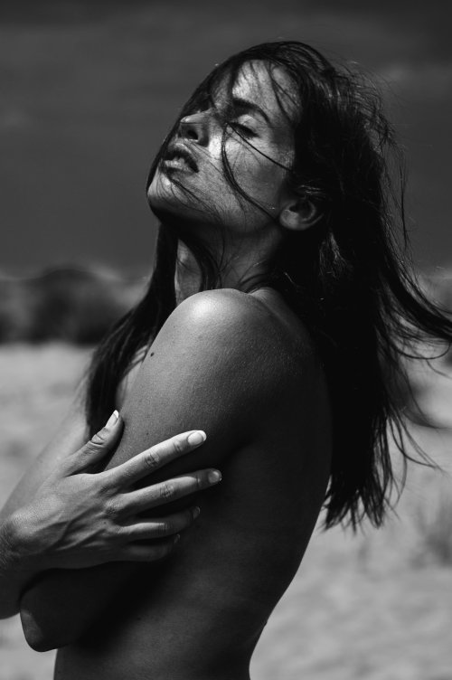 As lindas modelos nas fotografias fashion em preto e branco de Arti Frederic Arti Frederic 500px arte fotografia mulheres modelos francesas beleza sensuais preto e branco