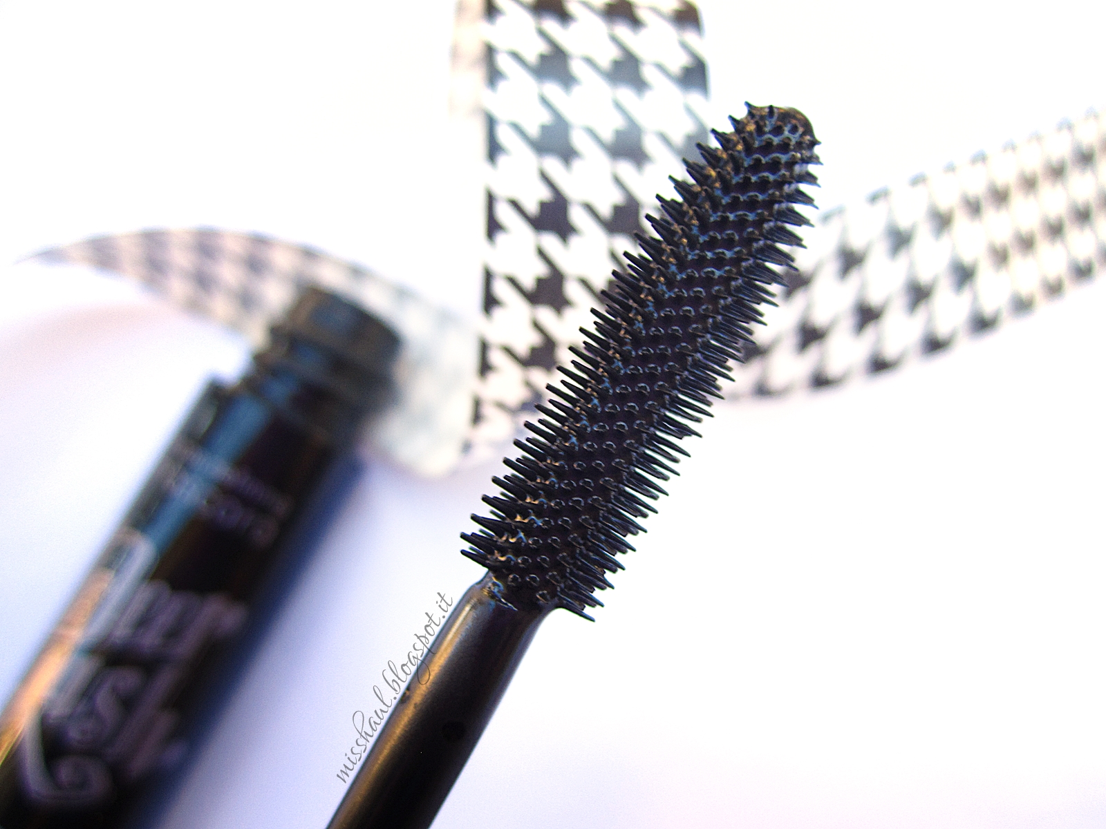 NEVE COSMETICS · Deer Lash defining mascara Preview misshaul
