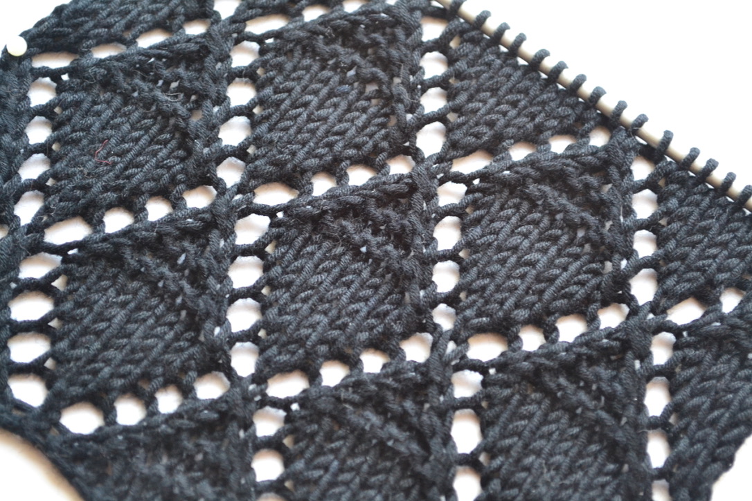 Knitting Novice The Weekly Swatch Diamond Trellis and Garter Triangle