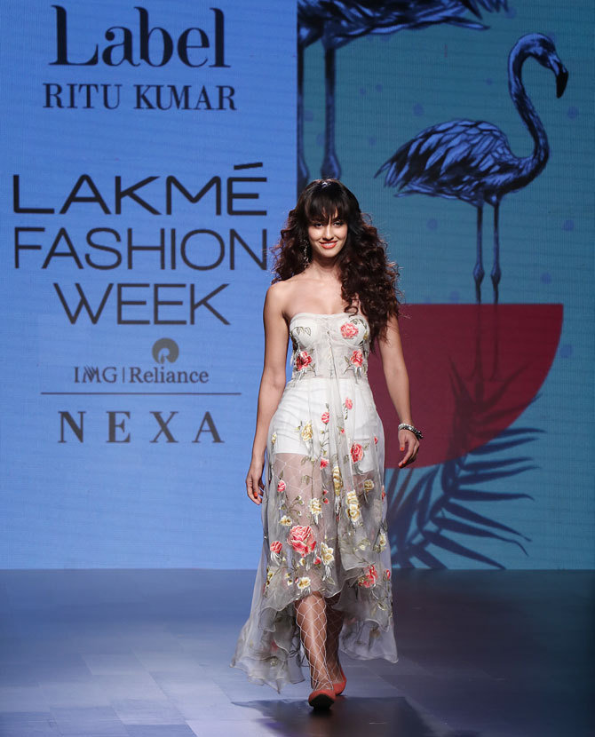 Kriti Sanon, Preity Zinta, Disha Patani, Aditi Rao Hydari, Diana Penty Super Hot Stills From Lakme Fashion Week 2017