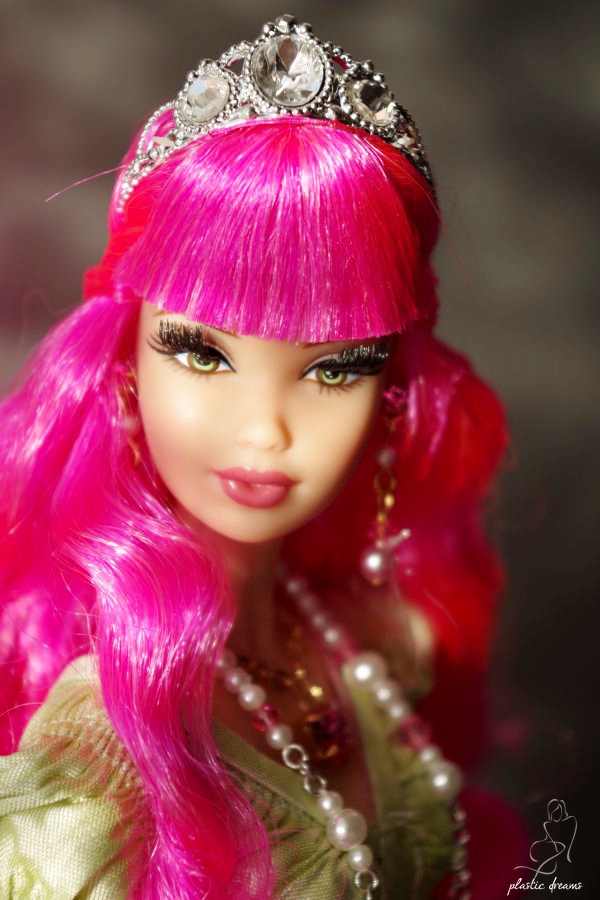 Plastic Dreams :: Barbie et miniatures: Tarina Tarantino Barbie Doll