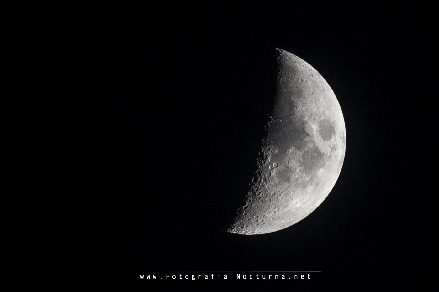 Blog de www.Fotografía La luna en cuarto creciente MTO