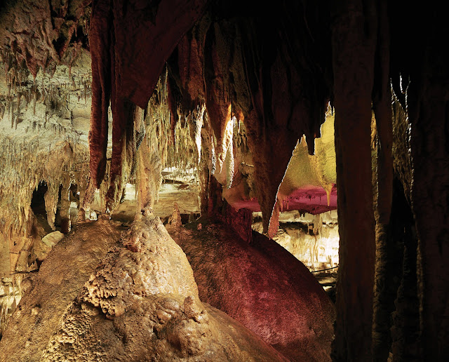 Сталактиты Мамонтовой пещеры в Кентукки, США