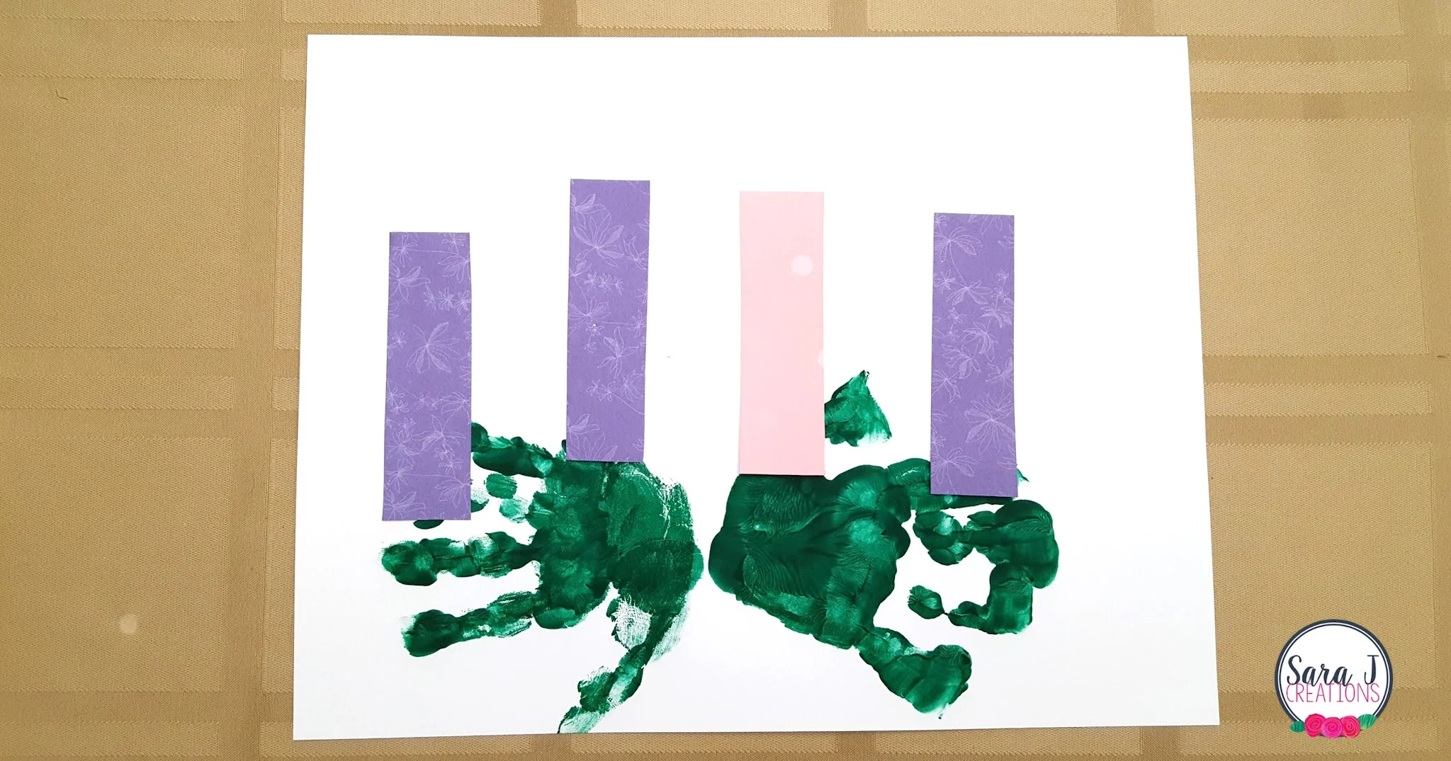 Find out the steps for this adorable Handprint Advent Wreath.