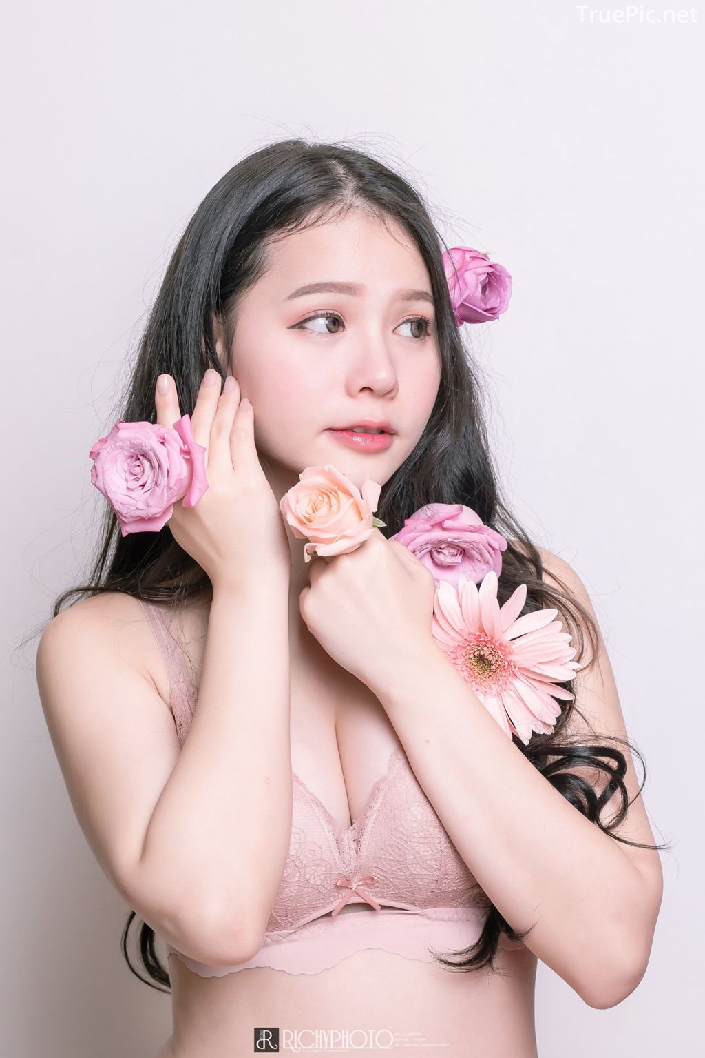 Image-Thailand-Cute-Model-Tuktick-Ponthip-Tantisuwanna-Girl-On-Flower-TruePic.net- Picture-35