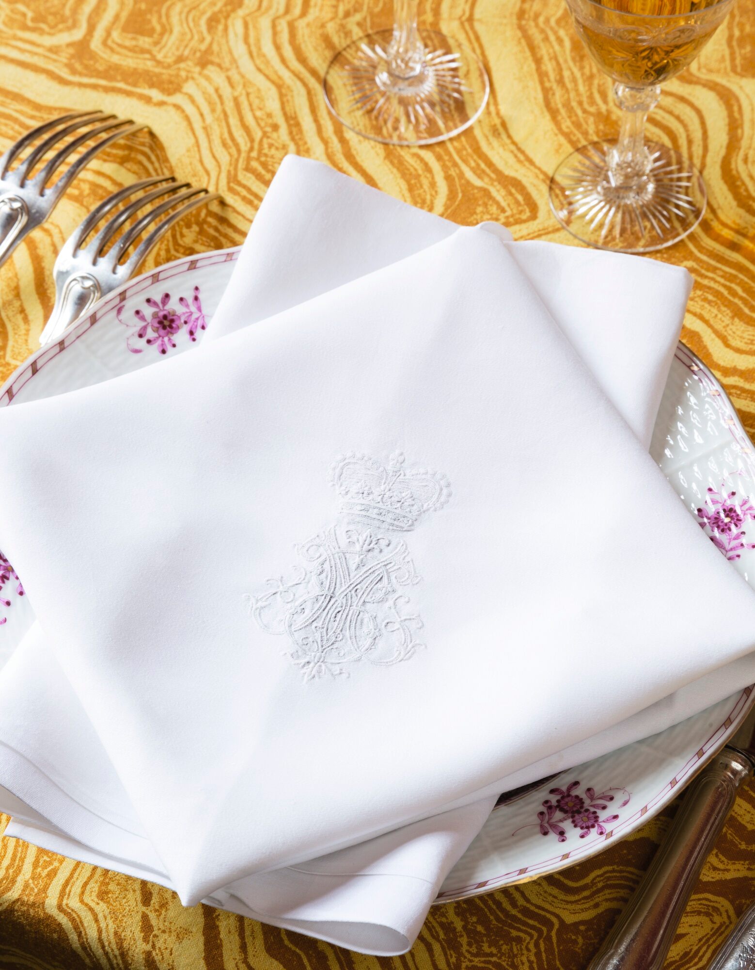 Art & Antiques | Timeless Paris: Sotheby’s France & Le Marché aux Puces de Saint-Ouen