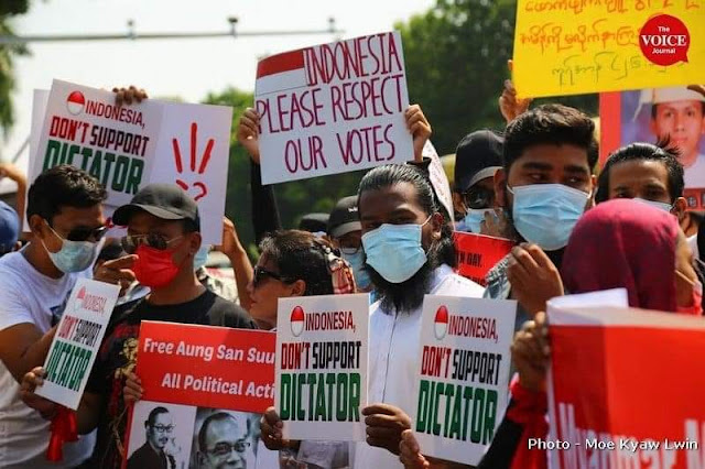Kedubes RI Diserbu Demo, Menlu Retno Batal Terbang ke Myanmar