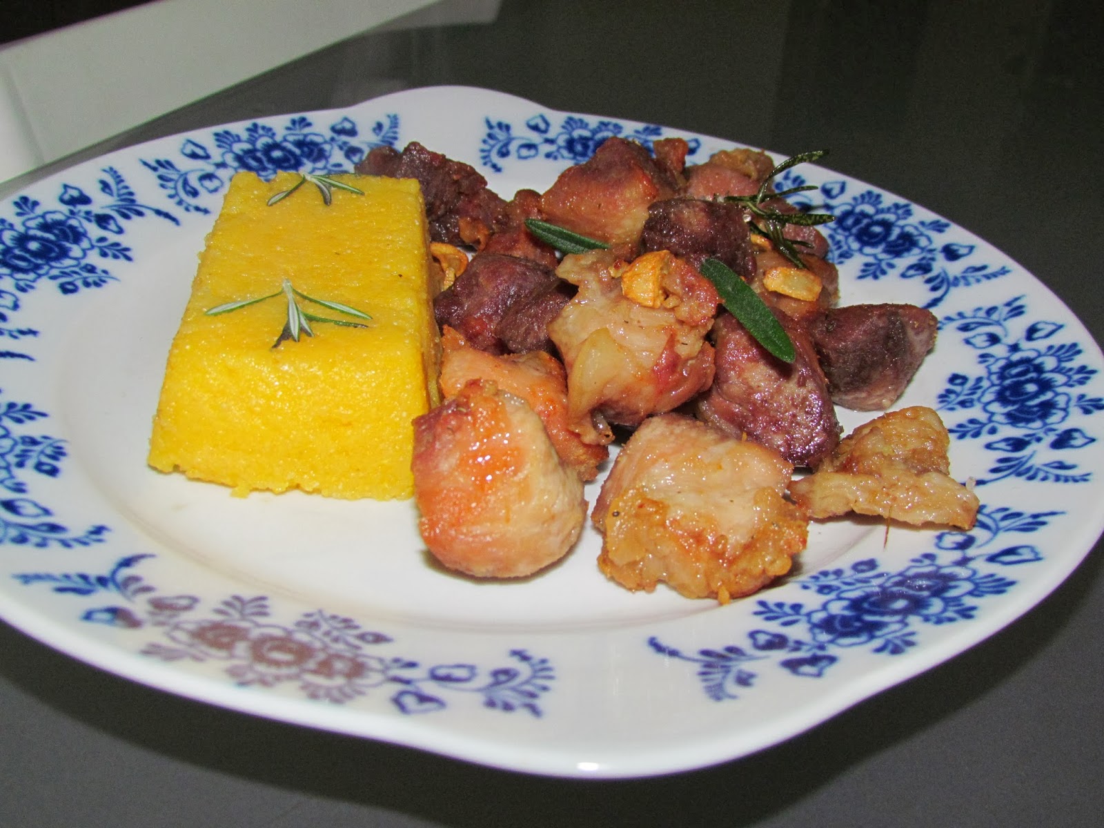 Carne de porc  cu usturoi si rozmarin / Pork meat with garlic and rosemary