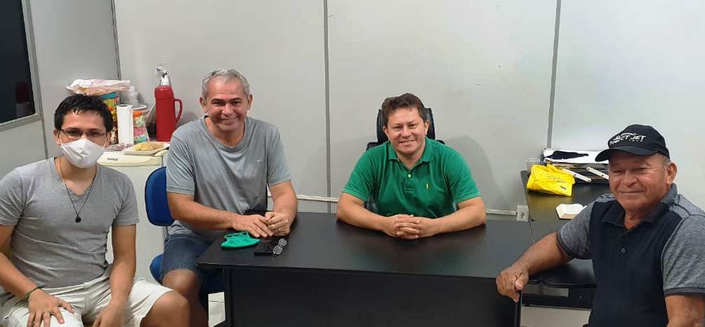 Nélio atravessa rua, oferece o DEM e apoio em 2022 para o tucano Ney Santana