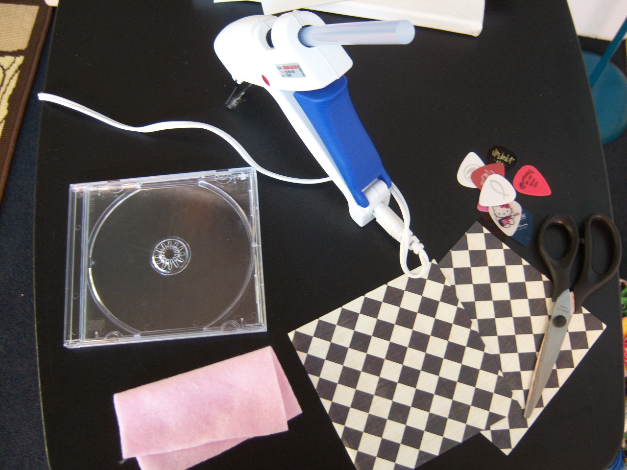 Sew Much Class & Crafty, too DIY Guitar Pick Travel Case