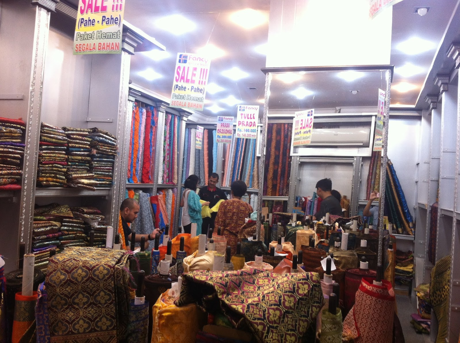 Toko Fancy, Mayestik Berburu Kain Kebaya yang Super