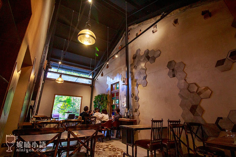 【台南美食】台南老宅蜂大咖啡。西門町名店插旗台南古城 【台南美食】台南老宅蜂大咖啡。西門町名店插旗台南古城