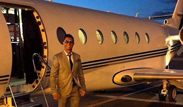 These are the famous ones that only travel in private airplanes These are the famous ones that only travel in private airplanes
