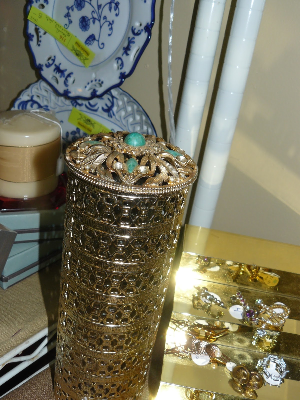 SCRANBERRY COOP Hair Spray Can Cover, Ornate Gold Fashion, Vintage