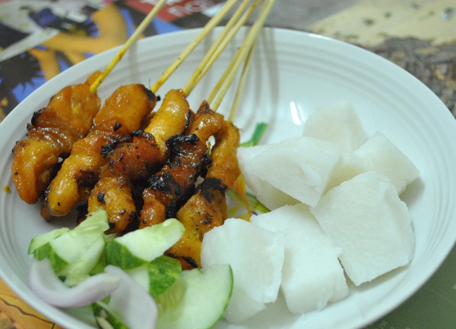 Kelley The Cat  Satay Ayam (skewered grilled chicken)