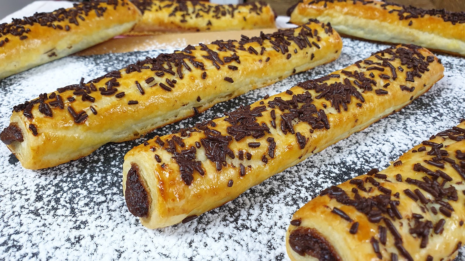 Flautas de Hojaldre con Chocolate